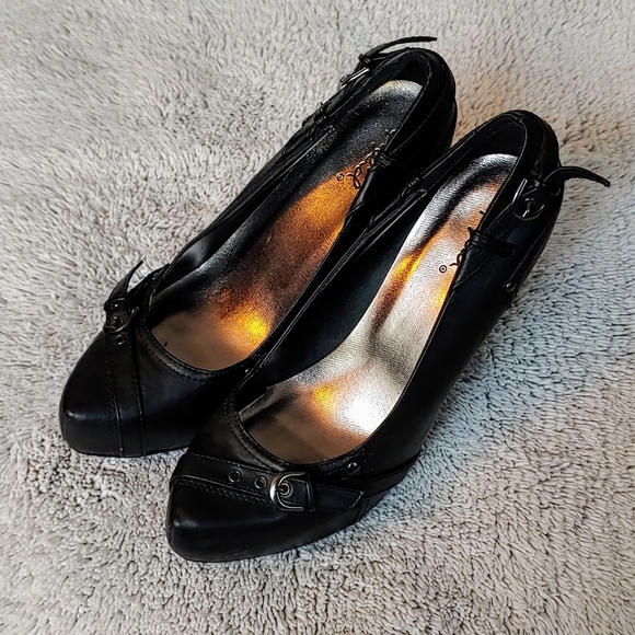 ๐ 3/$35 Buckled Stacked Heels (Vegan ๐ฟ) - Picture 2 of 9